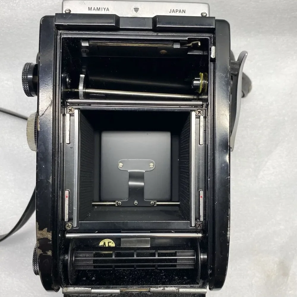 Mamiya C330 Professional with 80mm Blue-dot Lens Waist-Level Finder
